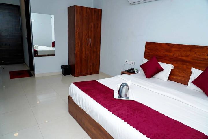 Room 4 of 23