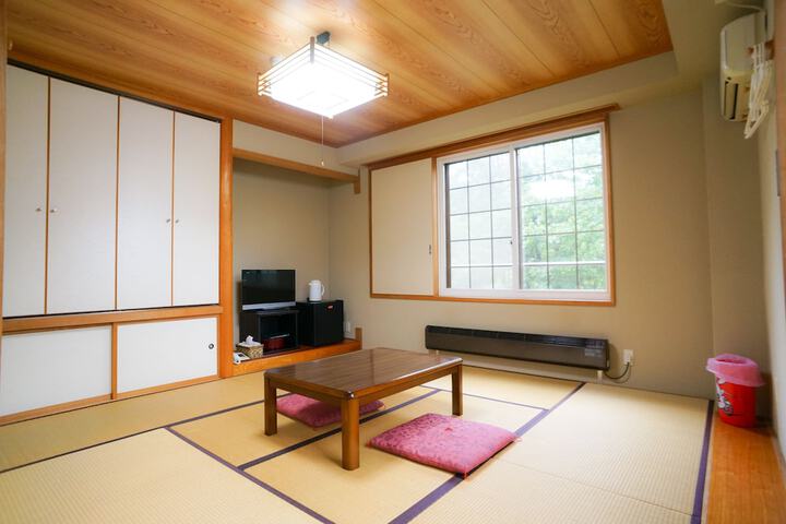 Room 9 of 66
