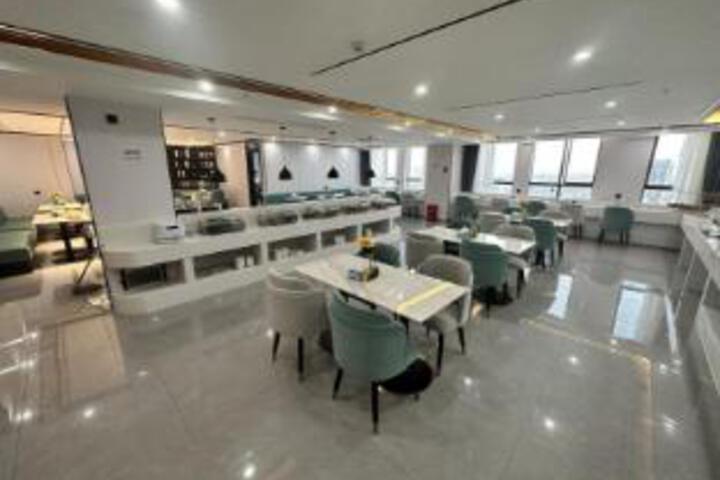 VPLUS Business Esports Hotel