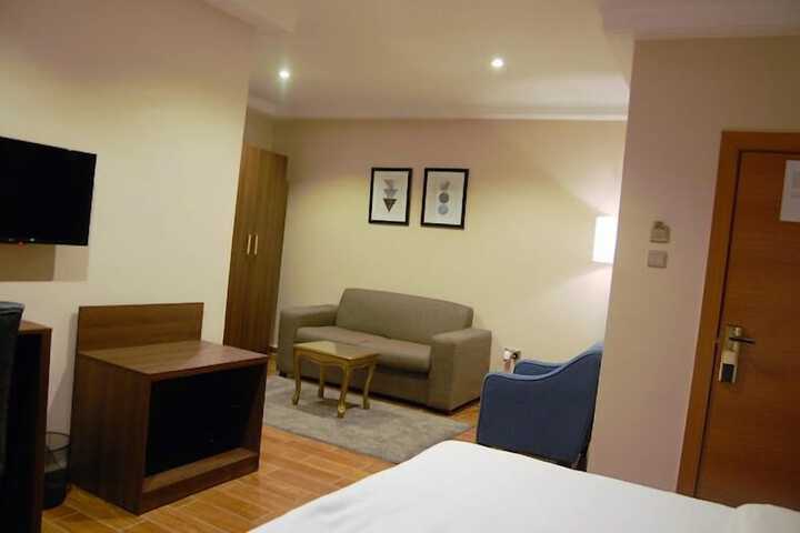 Room 6 of 59