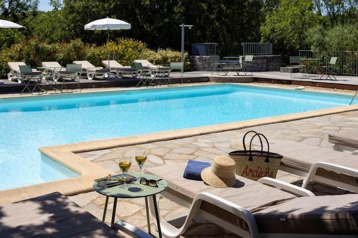 Pool 19 of 52