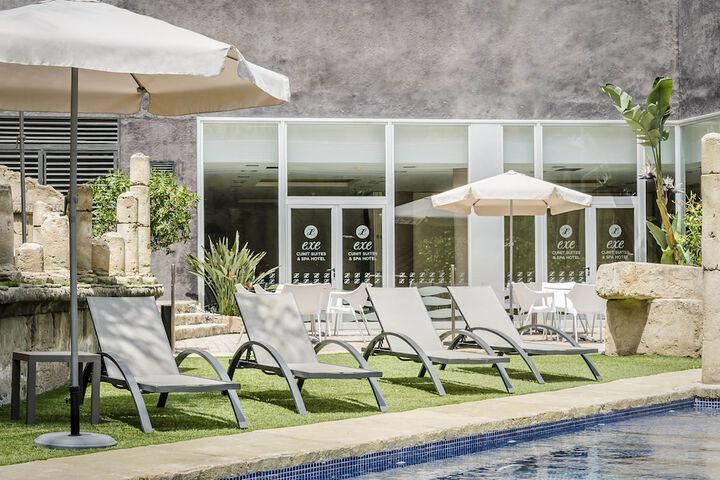 Hotel with Pool