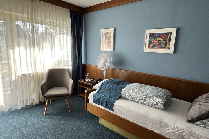 Room 3 of 8