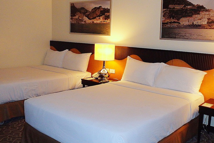 Room 4 of 95
