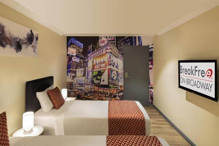 Room 19 of 38