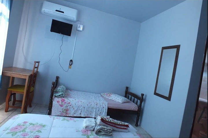 Room 4 of 7