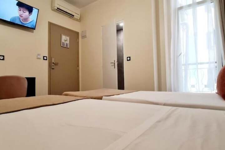 Room 15 of 28