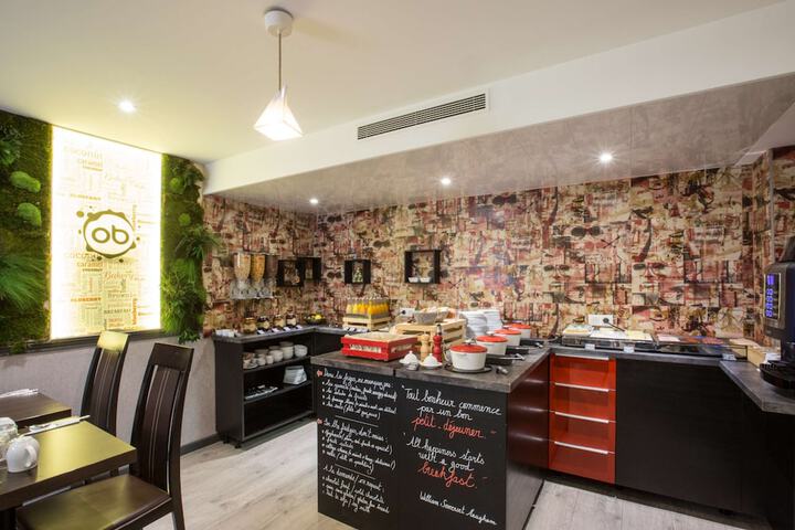 Breakfast area