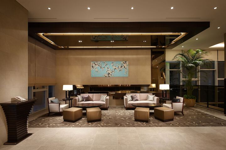 Entrance & Lobby