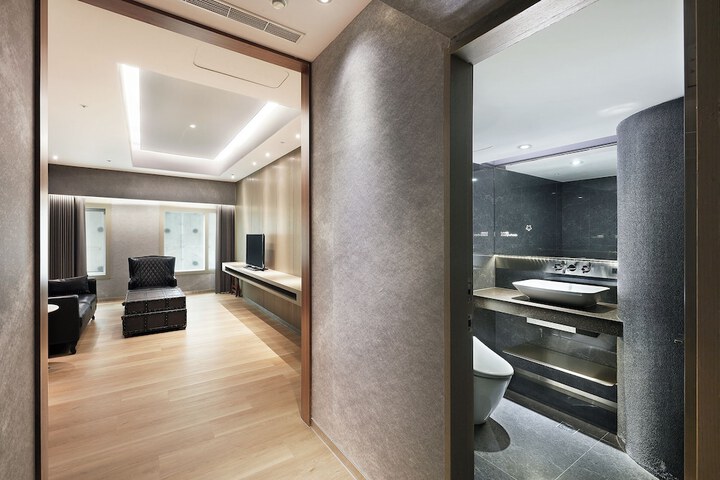 Room 40 of 72