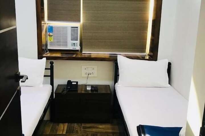 Room 7 of 19