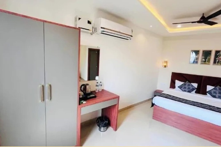 Room 4 of 15