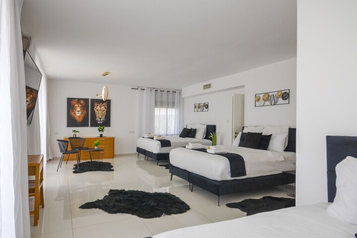 Room 115 of 315