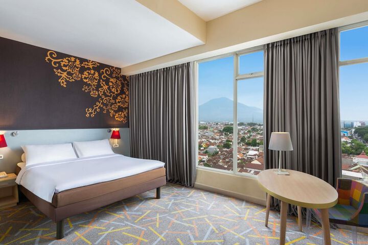 Room 27 of 65
