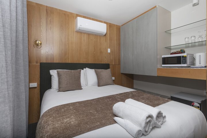 Room 20 of 28