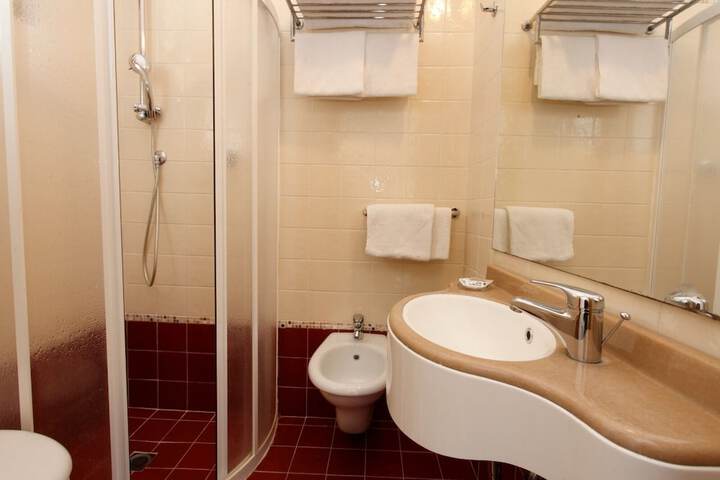 Room 15 of 18