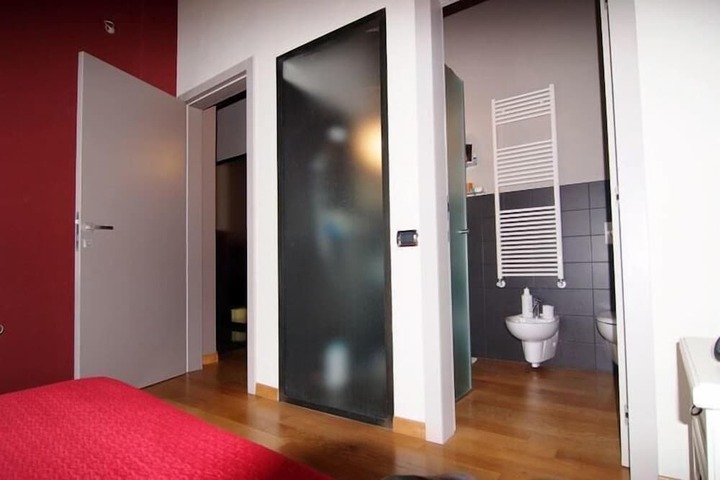 Room 9 of 34