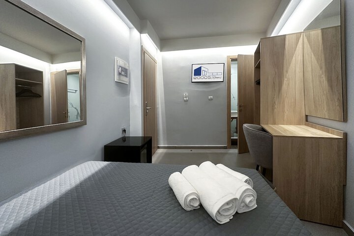Room 3 of 28