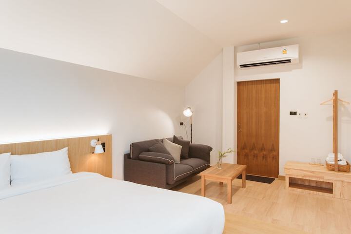 Room 26 of 103