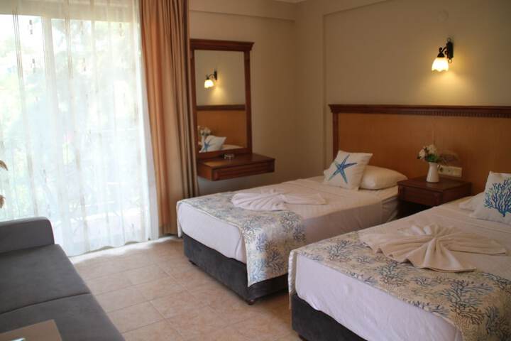 Room 13 of 104
