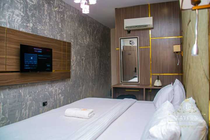 Room 9 of 18