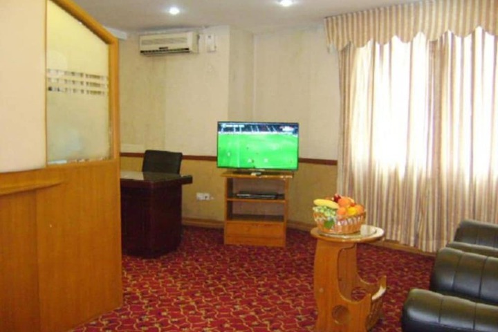 Room 11 of 32