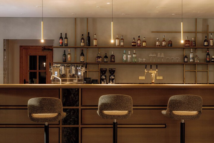 Lounge 57 of 65