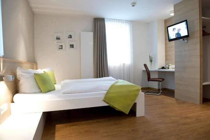 Room 4 of 24
