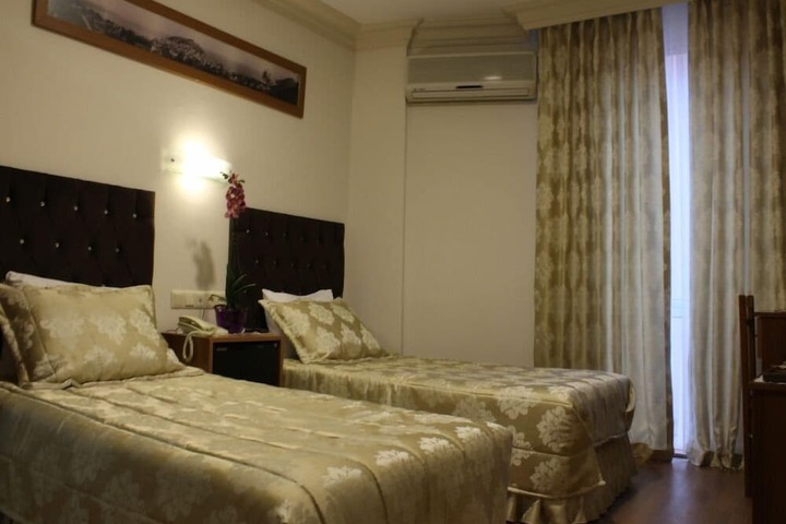 Room 17 of 37