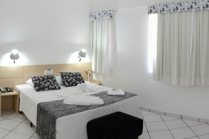 Room 6 of 13