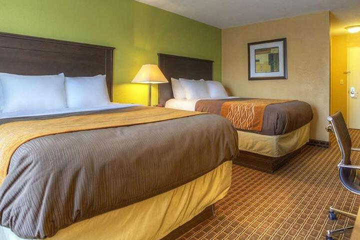 1 Queen Bed (1 of 9)