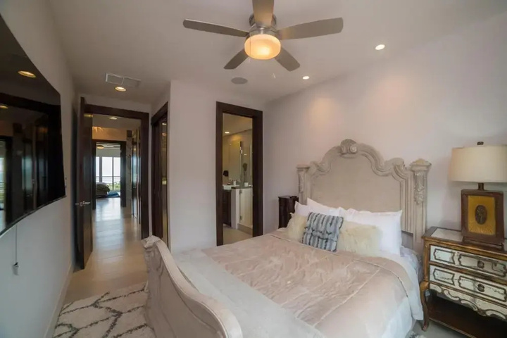 Room 3 of 26