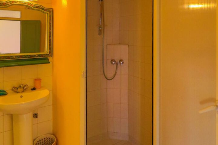 Room 65 of 266