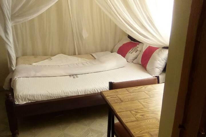 Room 5 of 12