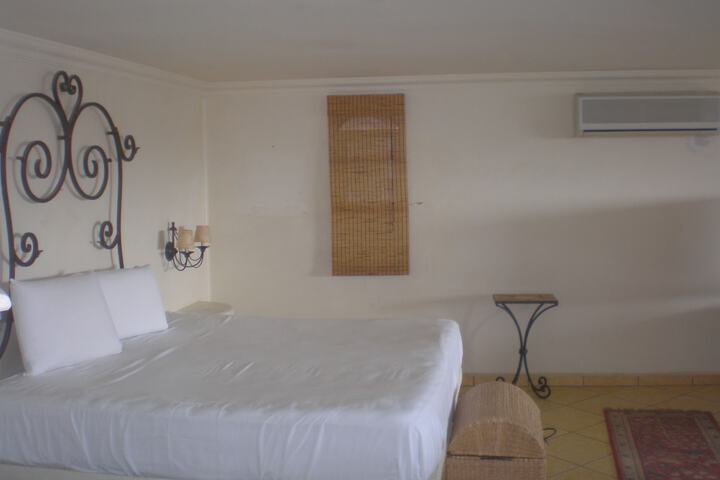 Room 4 of 35