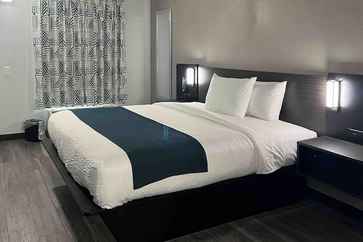 Room 4 of 26