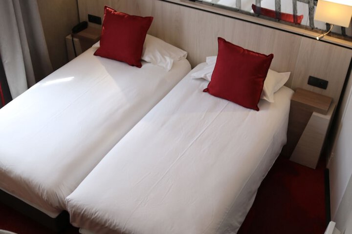 Room 9 of 53
