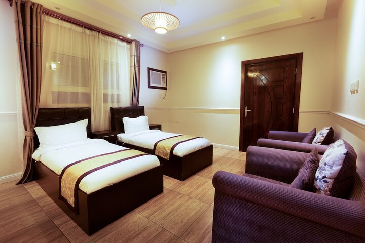 Room 8 of 19