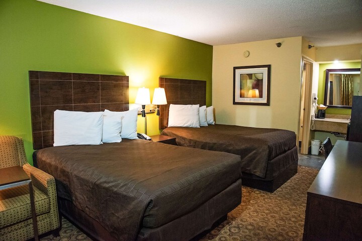 2 Double Beds (14 of 17)