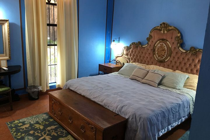 Room 24 of 106