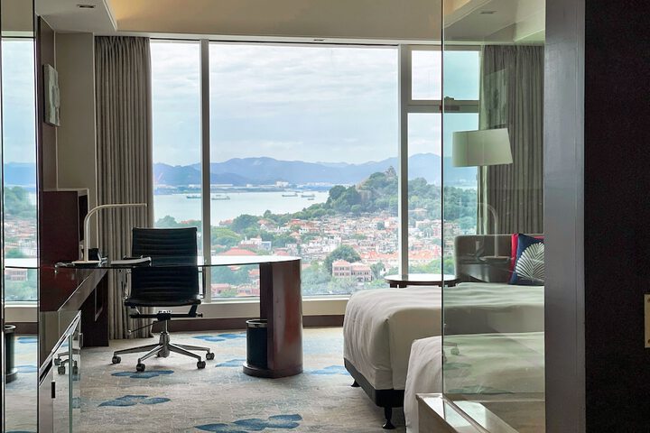 Room 19 of 104