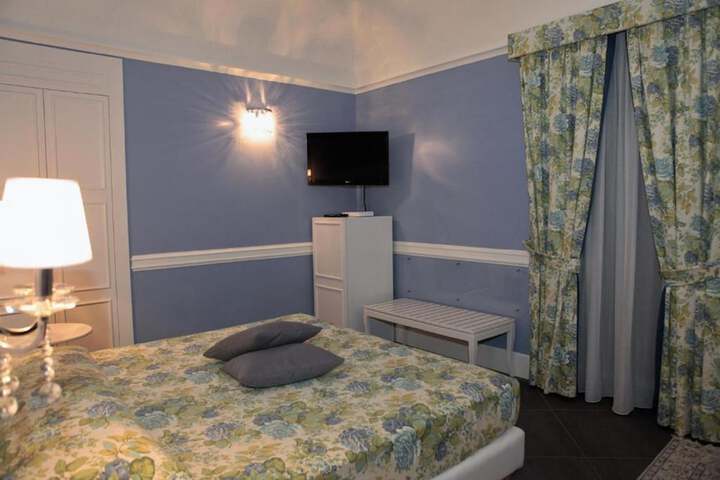 Room 12 of 32