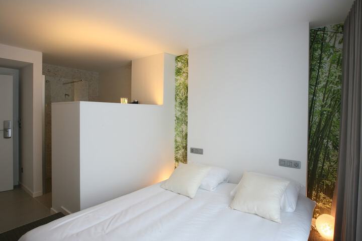 Room 40 of 65