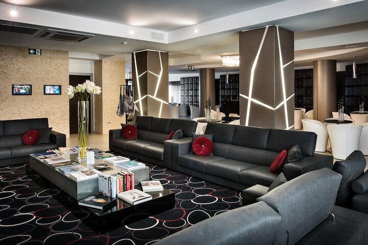 Hotel Interior 7 of 131