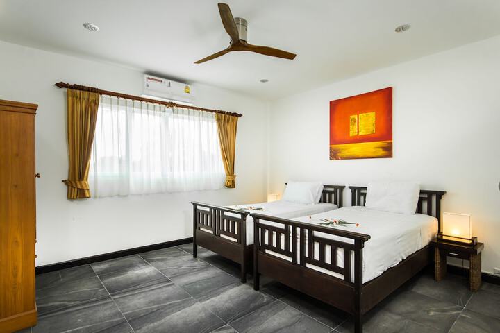 Room 12 of 282
