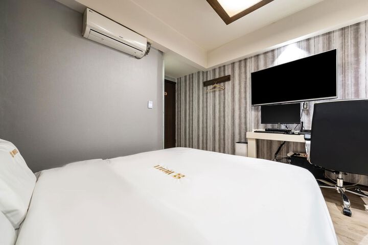 Room 29 of 37