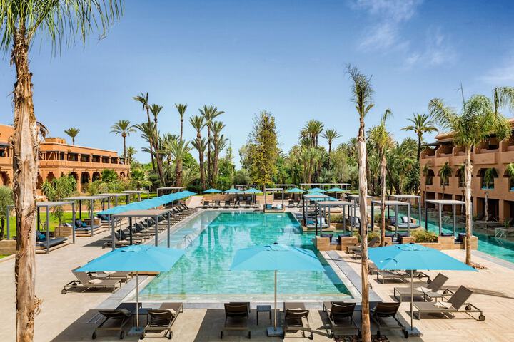 Hotel with Pool