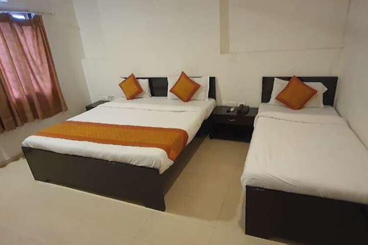 Room 2 of 33