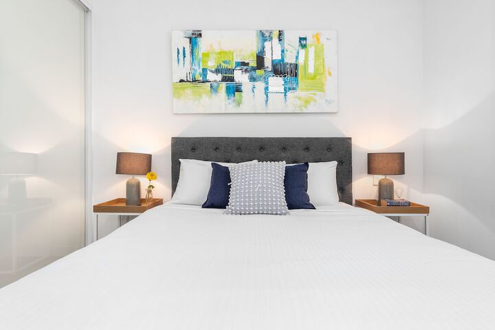 Room 2 of 10
