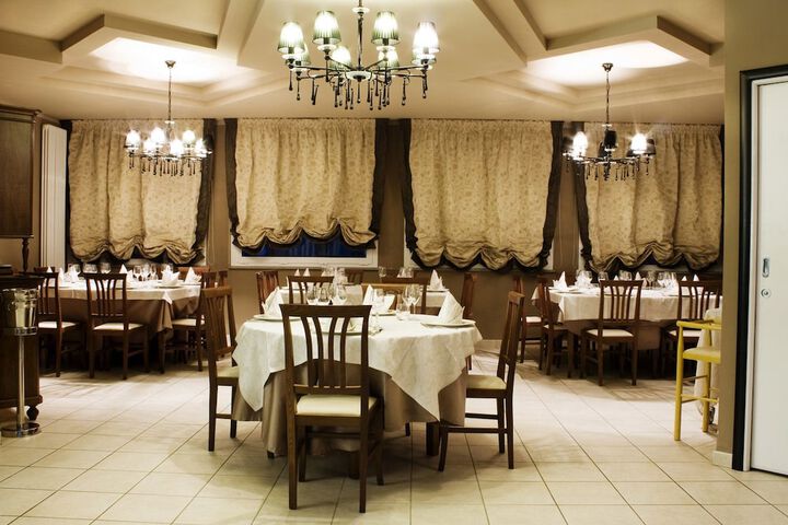 Dining 49 of 69